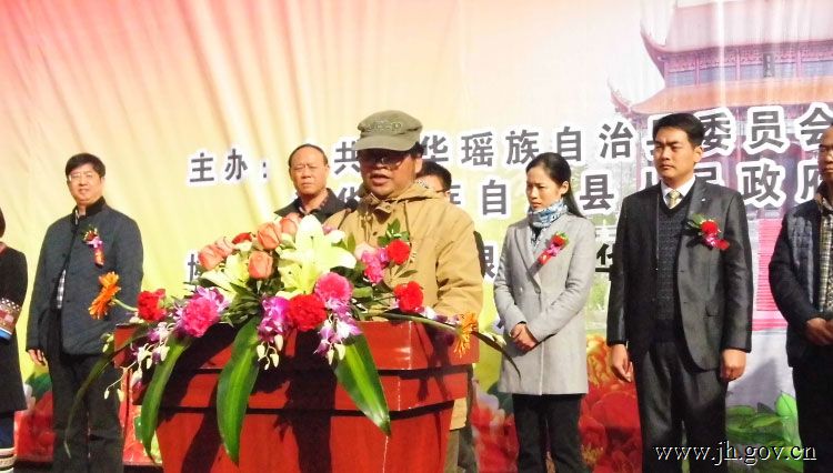 著名画家李知宝讲话