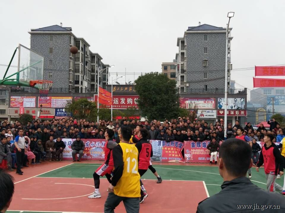 传球,投篮,进球……2月7日至13日,江华瑶族自治县白芒营镇新街篮球场