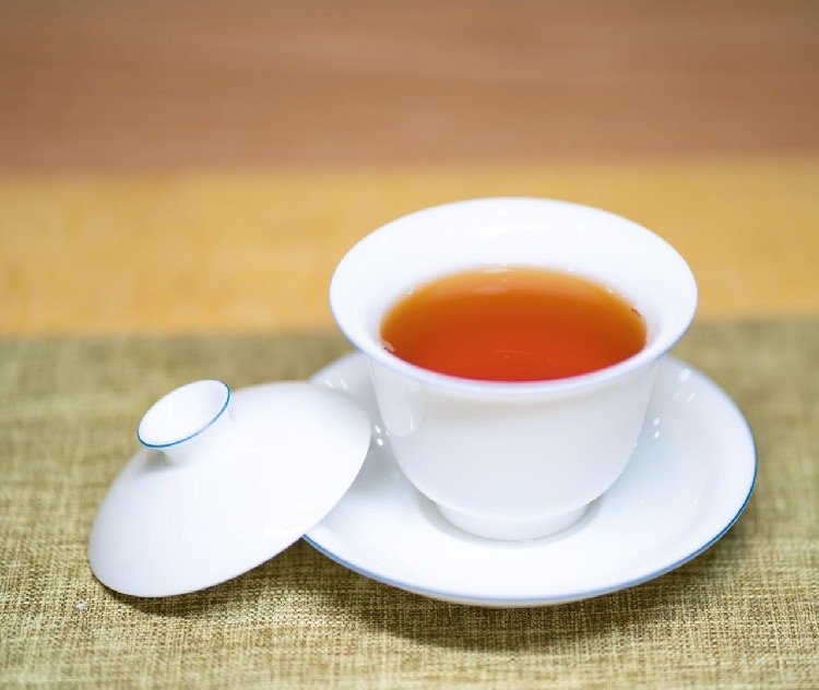 湖南江华县长直播带货江华苦茶香飘四溢