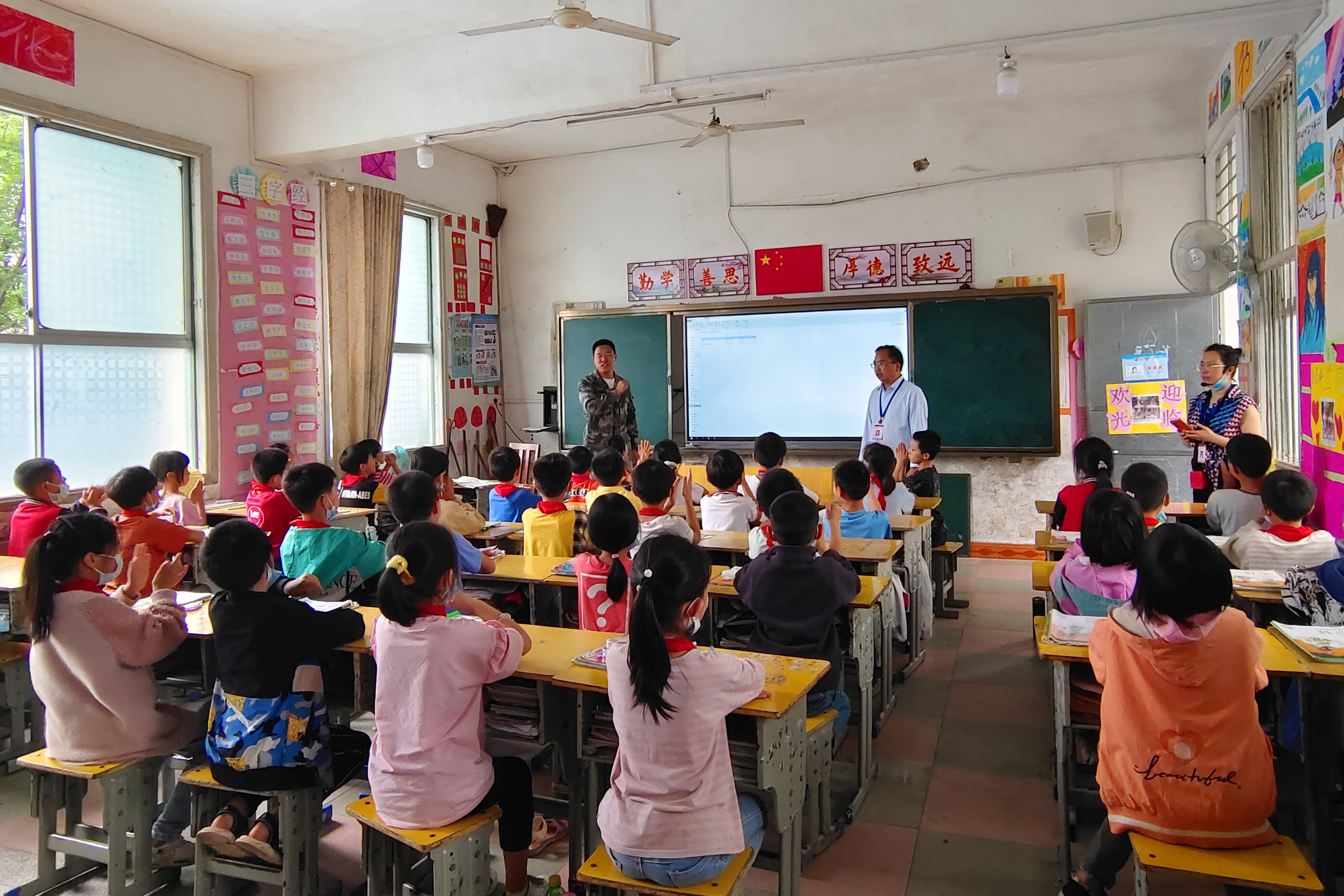 大路铺镇退役军人进校园宣传禁毒