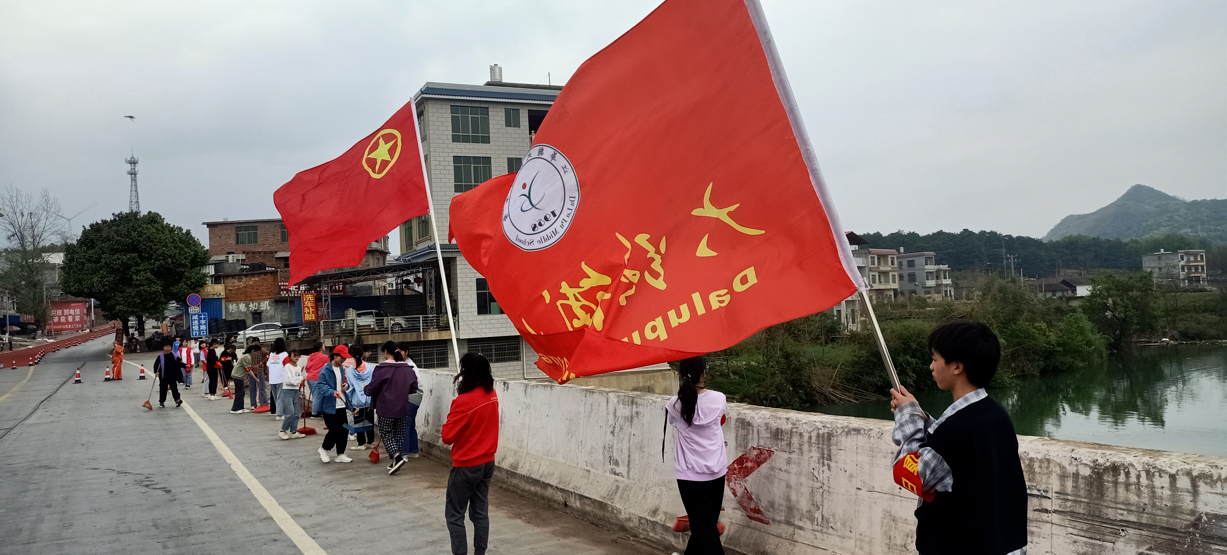 大路铺中学:践行雷锋精神 共铸和美校园