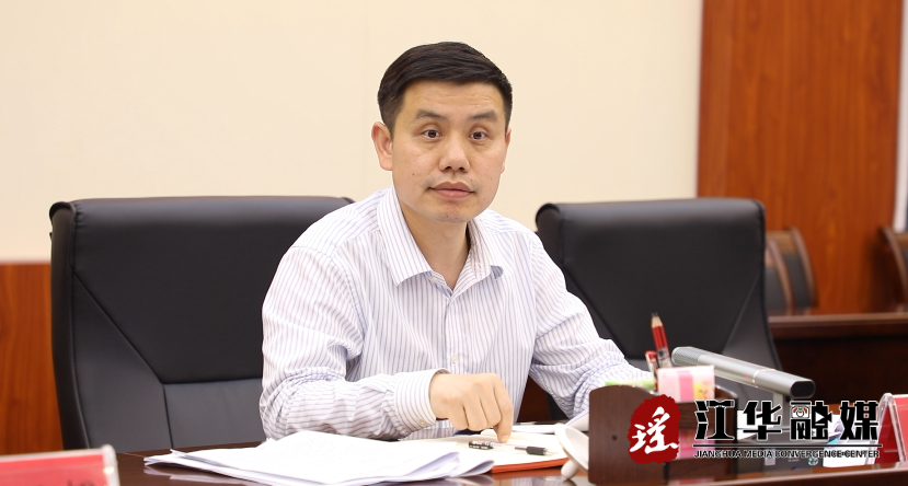 周润润主持召开五联系五到户主题活动工作调度会