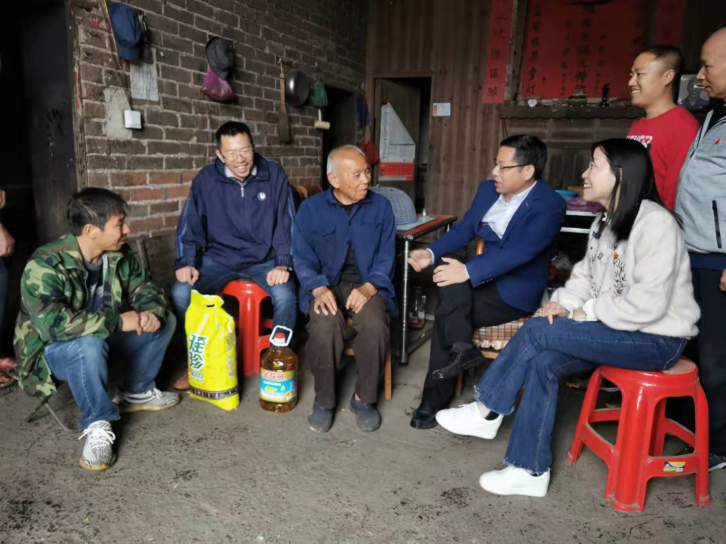 扶贫济困 你我同行